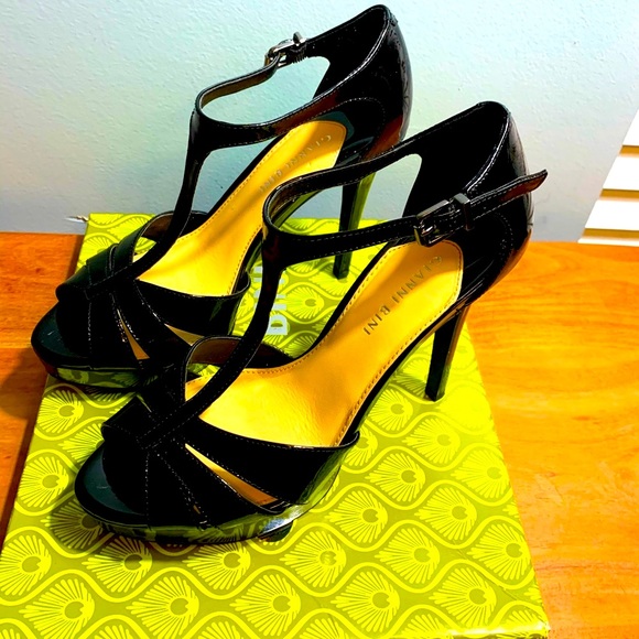 Gianni Bini Platform Heel - Picture 2 of 4